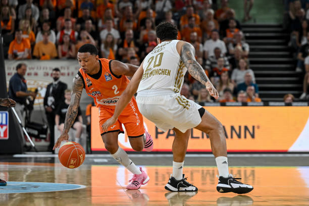 因此更贴近 因此更贴近