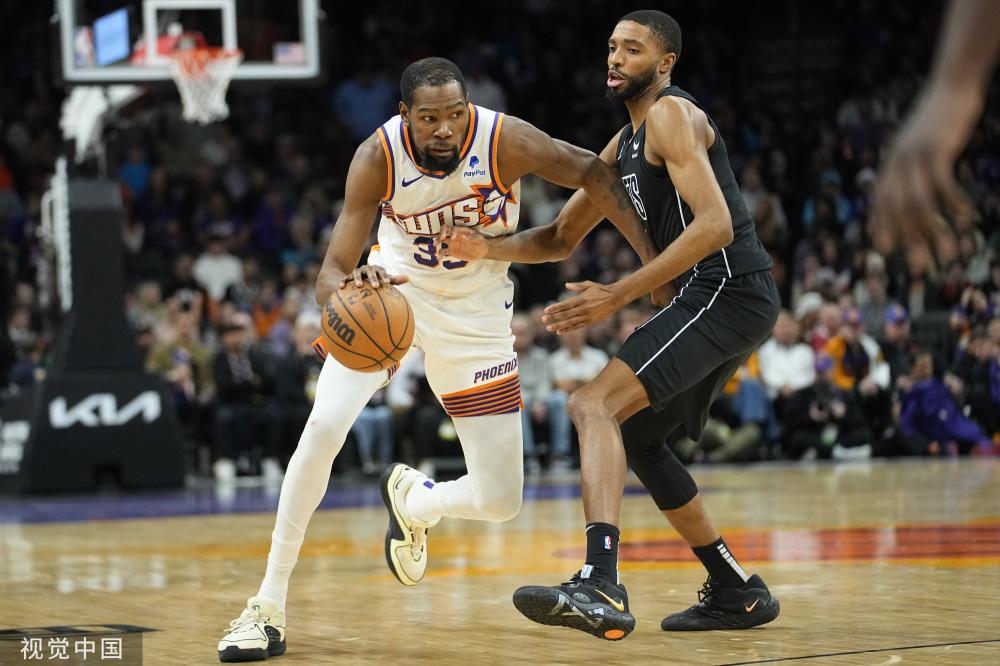 西甲-莱万破门阿劳霍传射 巴萨4-0皇家社会1分优势领跑